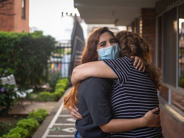 Abraçada abrazo Abraçada abrazo