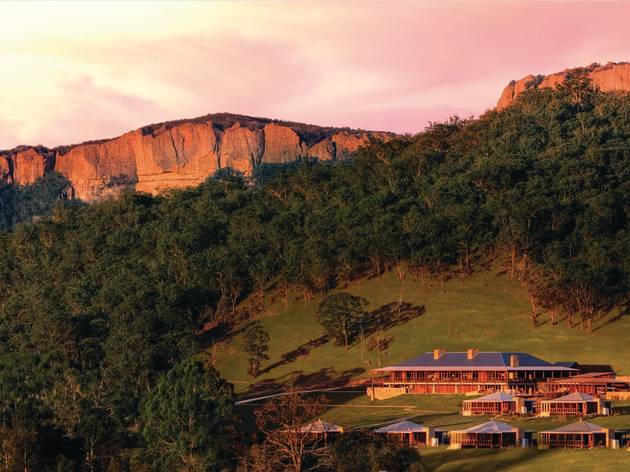 Wolgan Valley Resort Houses in mountain range