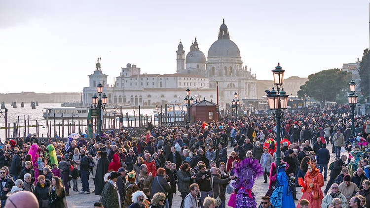 Crowds in Venice 