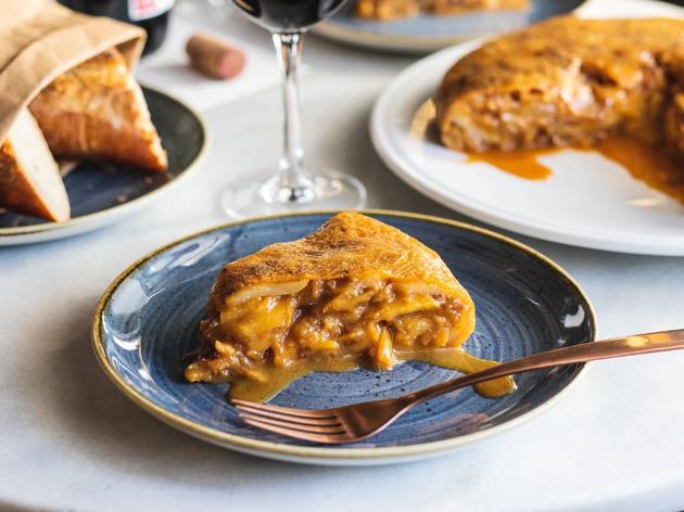 La famosísima tortilla de JuanaLaLoca te la puedes comer en casa (no solo en La Latina) Tortilla de patata de JuanaLaLoca