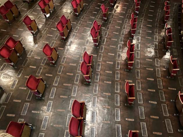 劇場のニューノーマル、ベルリンでは座席を間引いて社会的距離を確保 Berliner Ensemble with socially distanced seating
