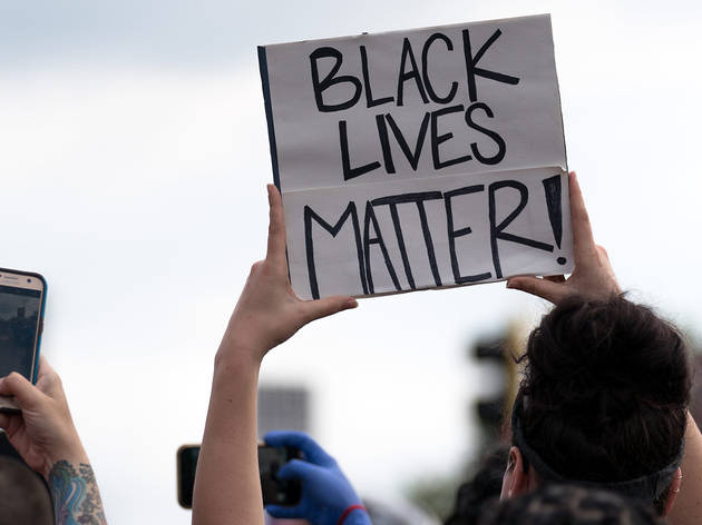 Black Lives matter sign Person holding up a sign saying "Black Lives Matter!"