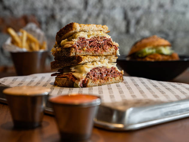 Bodegga Deli: sándwiches clásicos con twist de sabor en Condesa sandwich roast beef