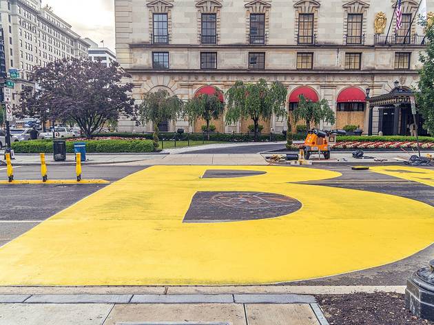 ホワイトハウス前にBlack Lives Matterの巨大文字が出現 Black Lives Matter Plaza