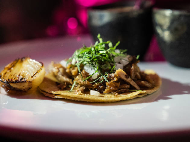 anonimo anónimo, taco de carne del restaurante en polanco