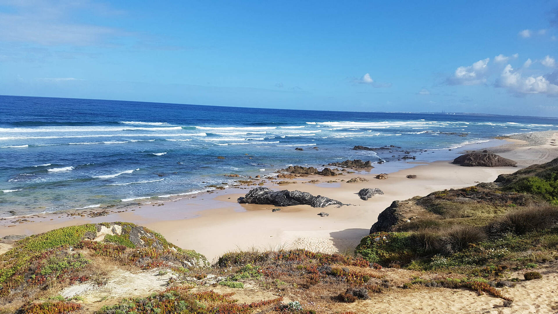Praias Naturistas Em Portugal Para Mergulhar Durante O Ano Inteiro praias-naturistas-em-portugal-para-mergulhar-durante-o-ano-inteiro