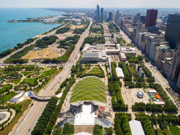 Explore Chicago on a calm walk