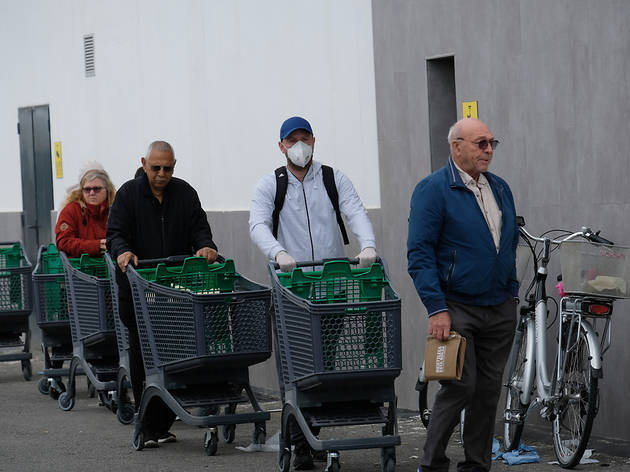 Cua per accedir a un Mercadona Cua per accedir a un Mercadona
