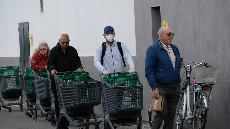 Cua per accedir a un Mercadona