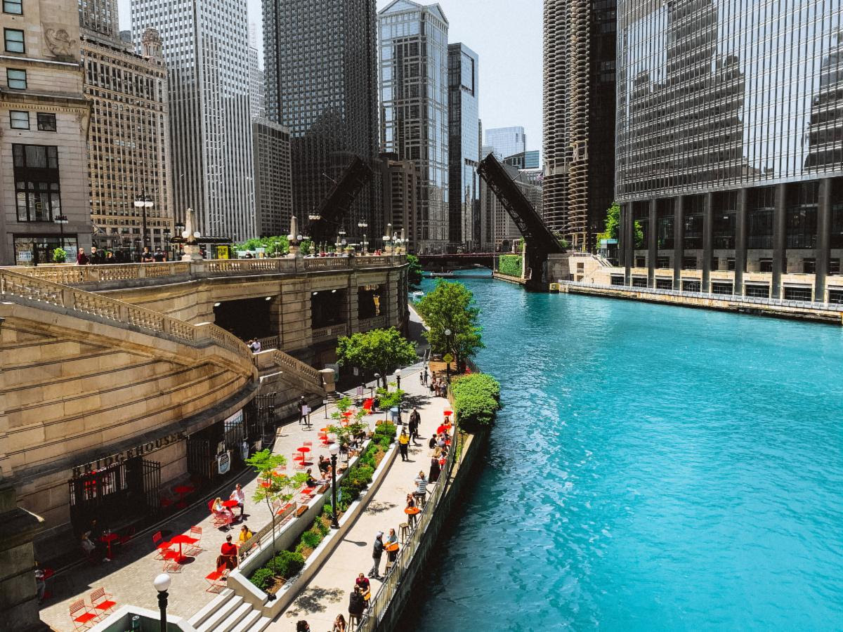 Chicago, Illinois Attractions: Shopping and Entertainment