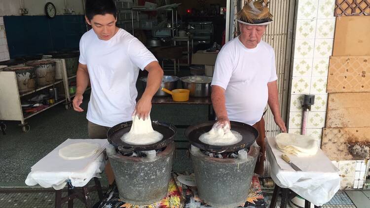 Kway Guan Huat's Live Popiah-making Demonstration 