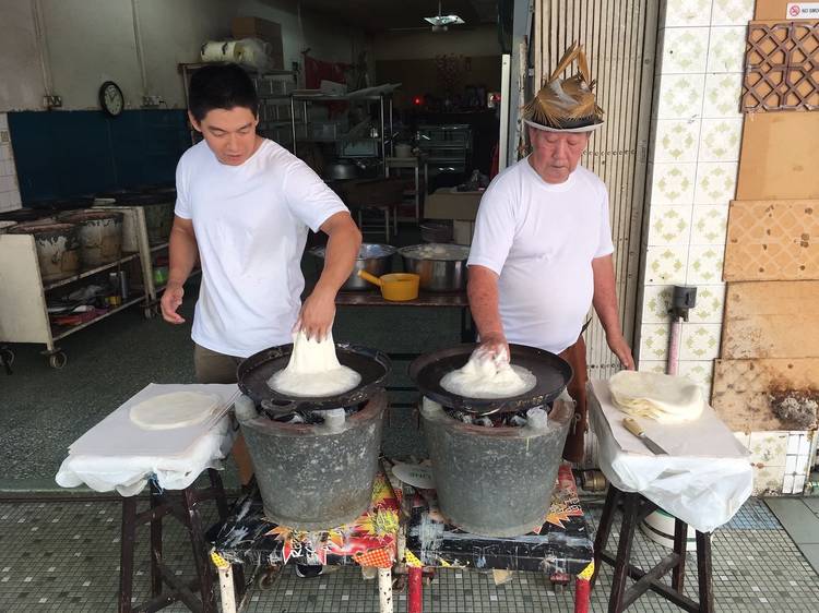 Kway Guan Huat's Live Popiah-making Demonstration 