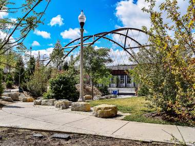 Travel across an elevated trail on the 606 Travel across an elevated trail on the 606