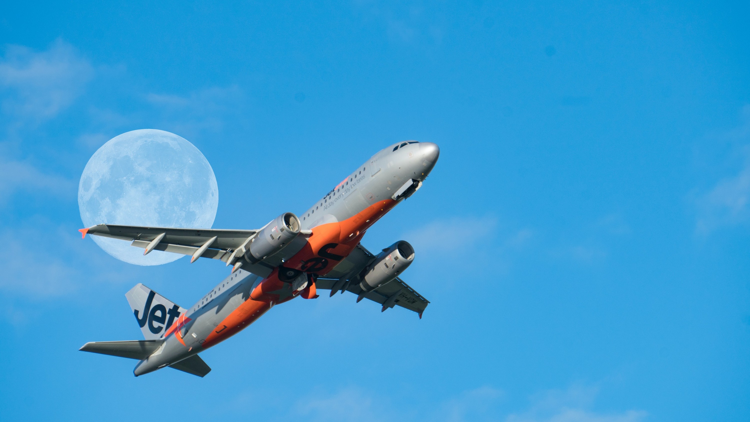 Cheap Jetstar deals on domestic and international flights from Melbourne