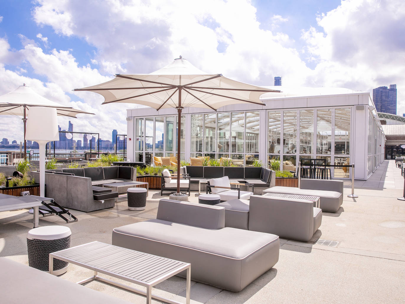 34 Best Rooftop Bars in Chicago to Check Out