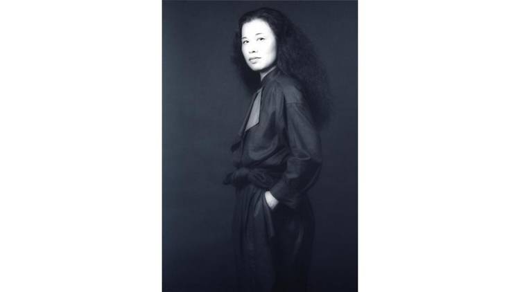 石岡瑛子 Photo by Robert Mapplethorpe     Eiko Ishioka, 1983 ©Robert Mapplethorpe Foundation. Used by permission.