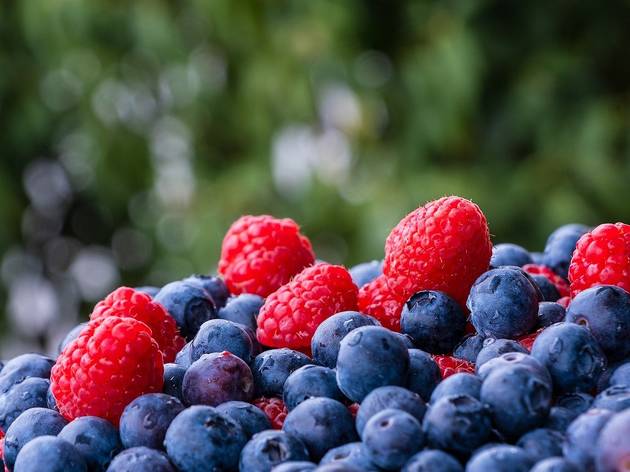 blueberries raspberries
