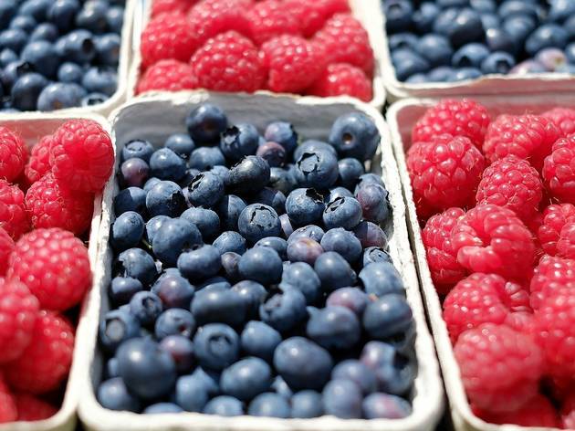 blueberries raspberries