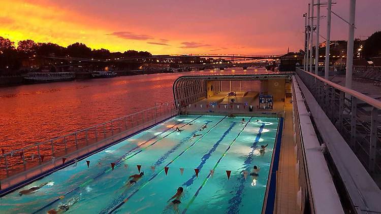 Les meilleures piscines pour prendre l'eau à Paris