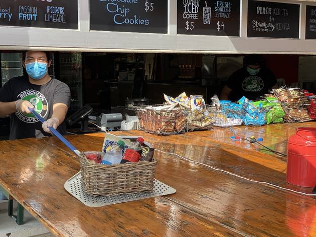 ニューヨーク流、飲食店のソーシャルディスタンス6選 Fornino pizza peel