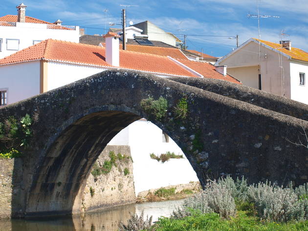 Ponte antiga em Cheleiros Ponte romana de Cheleiros
