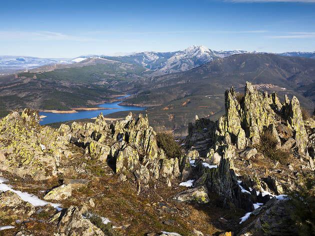 Atazar reservoir and Cabra peak from the Cabeza cliff in the Sierra Norte. Patones. Madrid. Spain. Europe. Sierra Norte, Madrid, Spain