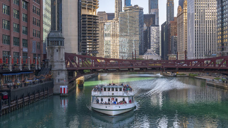 Chicago Architecture Center River Cruise Aboard Chicago’s First Lady