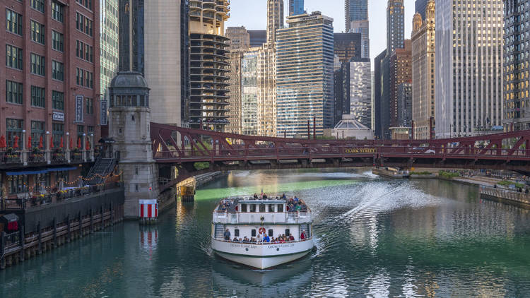 Hop aboard Chicago’s First Lady for an architecture tour