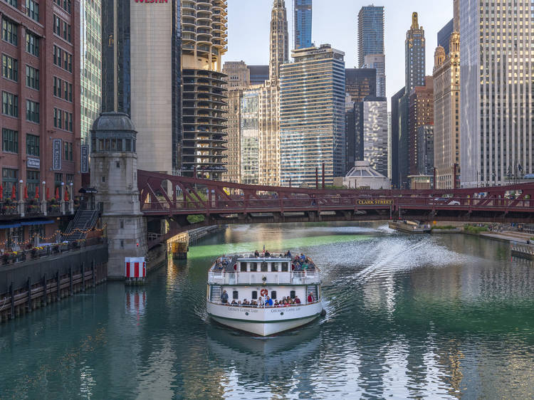 Hop aboard Chicago’s First Lady for an architecture tour