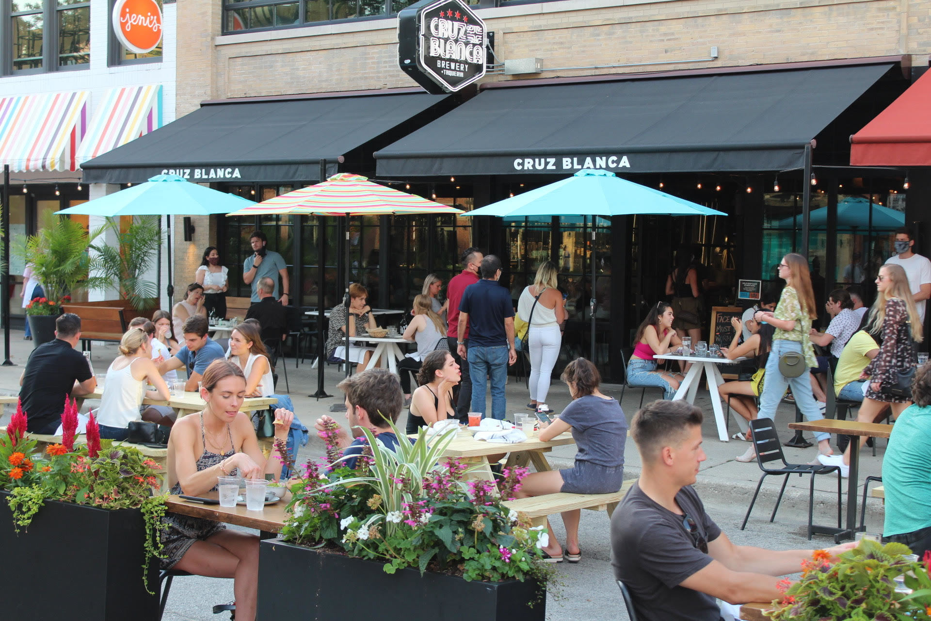 15 Chicago Streets That Are Open for Outdoor Dining