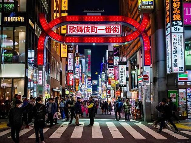 東京都が10日以上の休業応じる飲食店に50万円支払いへ 歌舞伎町
