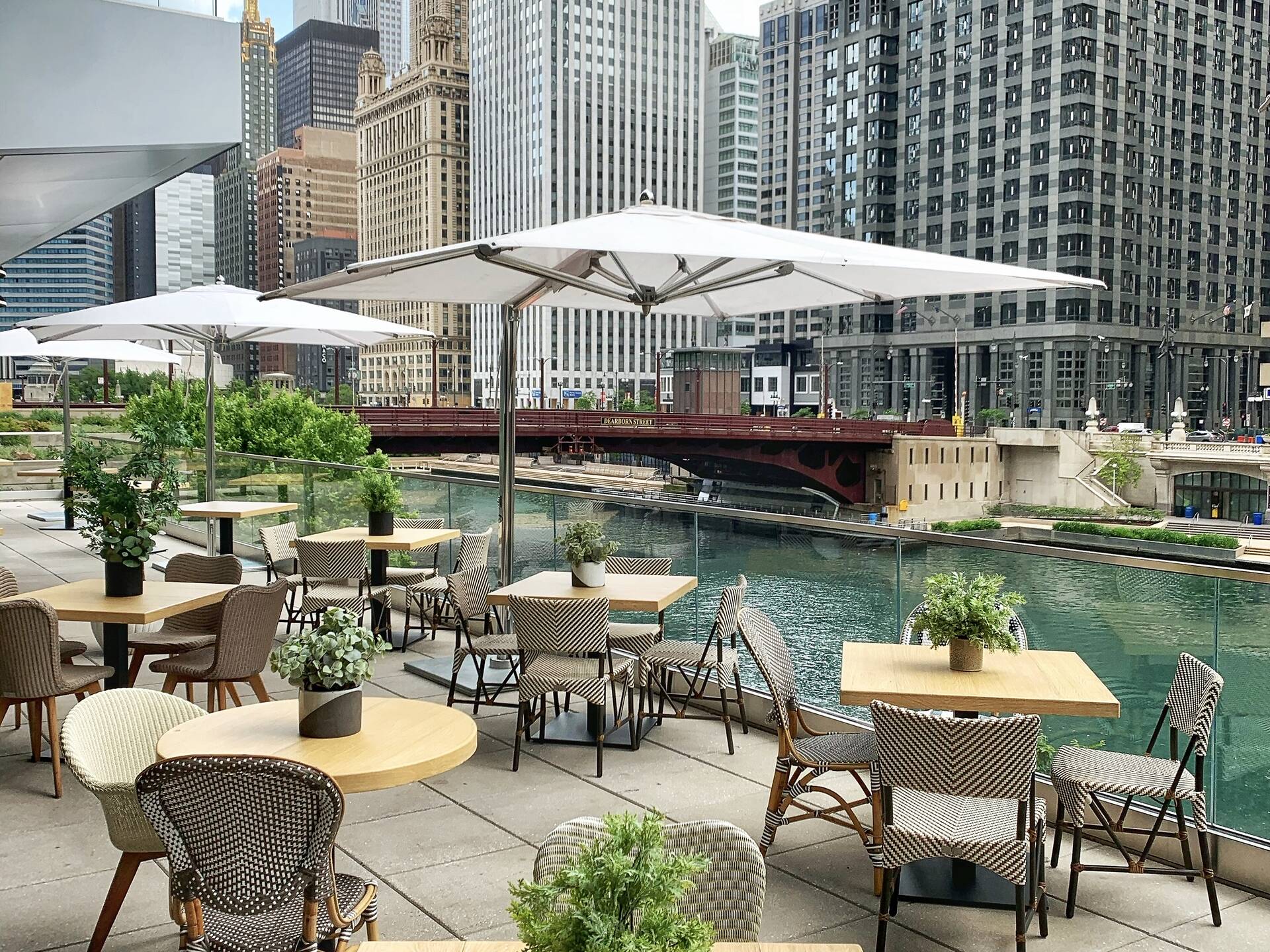 32 Best Chicago Riverwalk and Waterfront Restaurants for Outdoor Dining