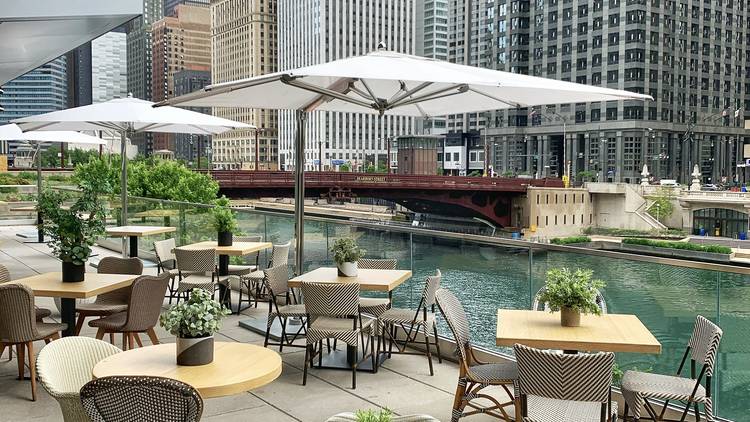 30 Best Riverwalk Restaurants in Chicago For Waterfront Dining