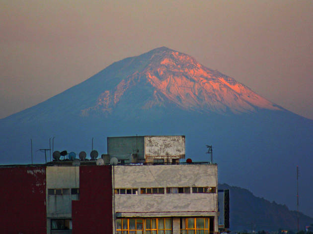 Popocatepetl Paisaje de la Ciudad de México con el volcán Popocatepetl de fondo
