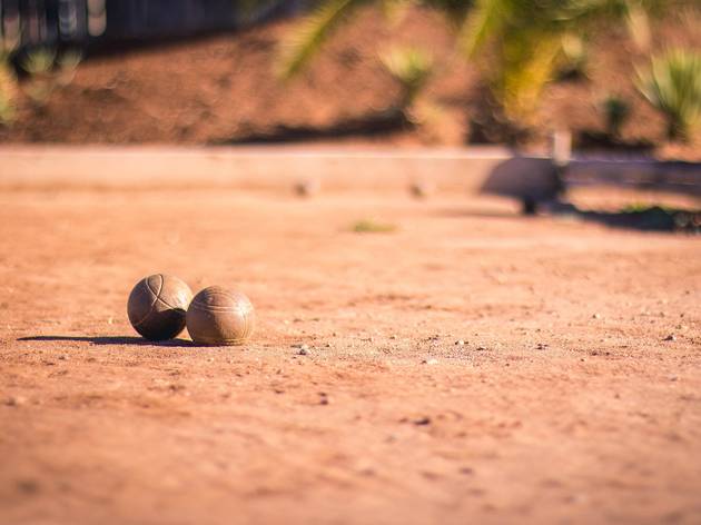 Gratuit : un tournoi de pétanque perché sur un rooftop parisien avec cadeaux de rêve à la clé… © Hello Lightbulb / Unsplash