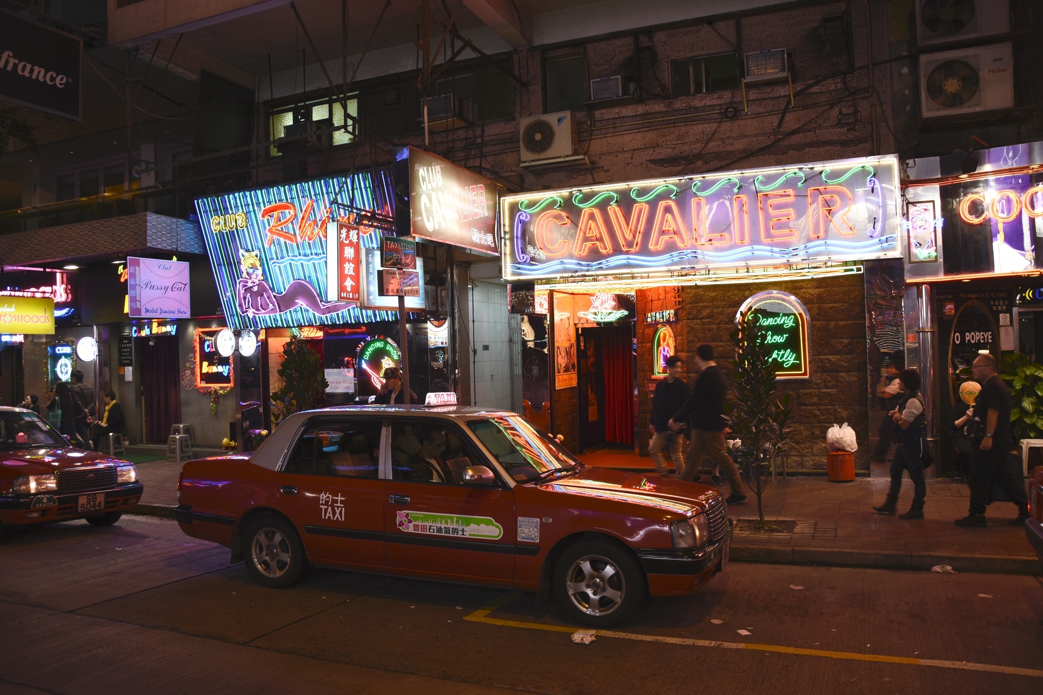 A Look Into Neon Signs, The Shining Legacy Of Hong Kong