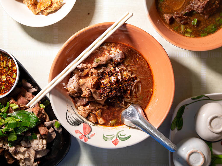 มูฟออนจากความเครียด ไปกินของอร่อยใน 15 ร้านเด็ดบนถนนบรรทัดทอง