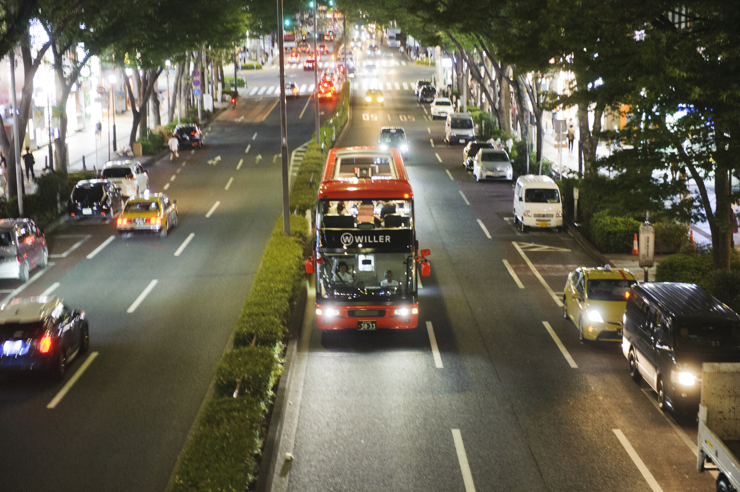 都内の名所を巡る大人の遠足へ 東京レストランバスとは