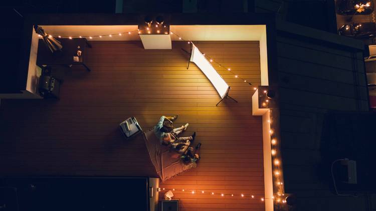 Set up a projector outdoors 