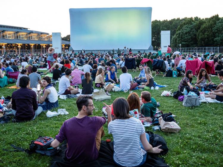 Se faire une toile à la belle étoile au Cinéma en plein air à la Villette