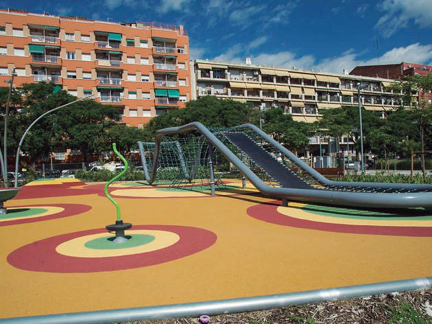 Zona de jocs infantils del parc d’Antoni Santiburcio Zona de jocs infantils del parc d’Antoni Santiburcio