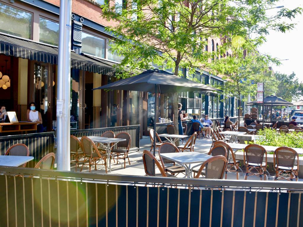 49 Best DogFriendly Restaurants, Bars & Patios in Chicago
