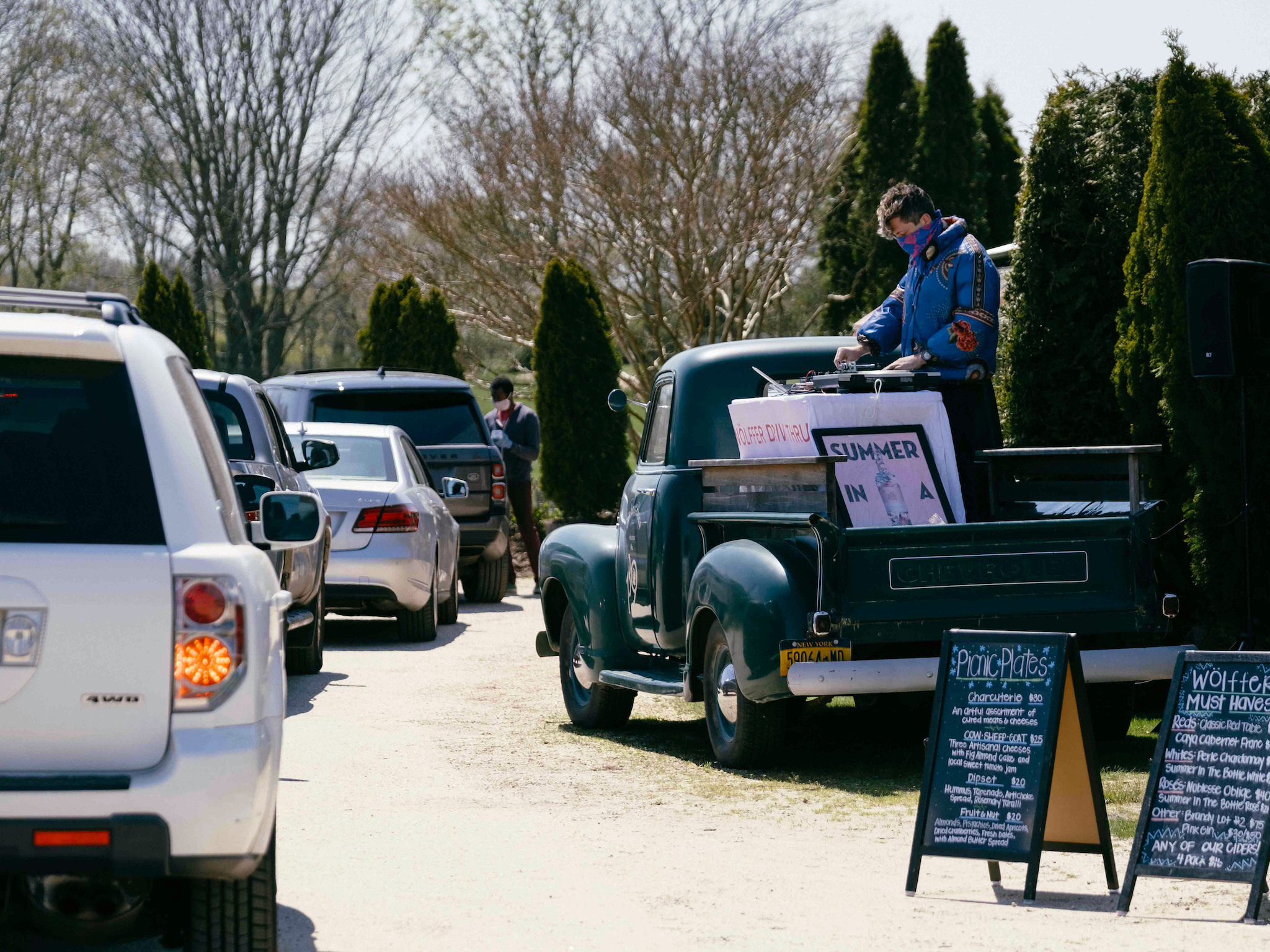 This winery in the Hamptons has a rosé drivethrough