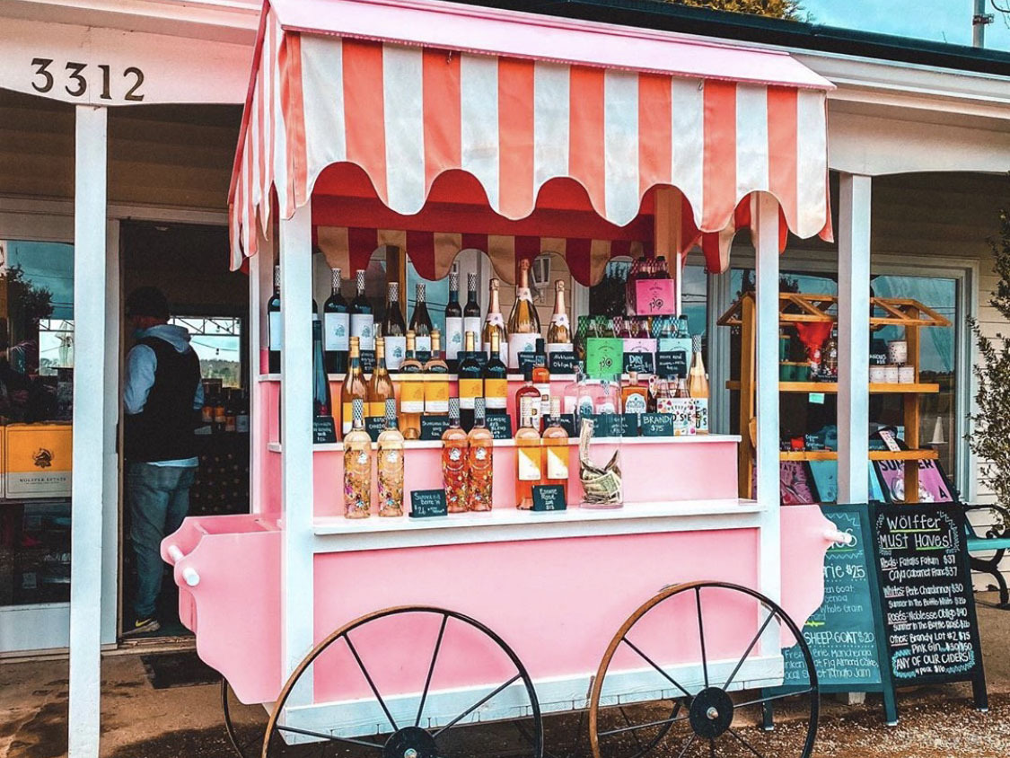 This winery in the Hamptons has a rosé drivethrough