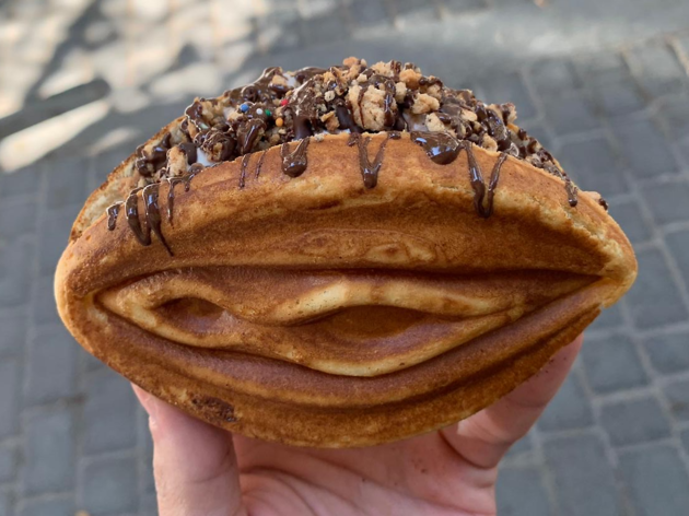 Llega el 'coñofre', nueva creación de los inventores del gofre pene Coñofre