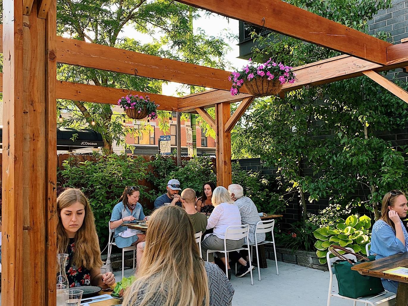 49 Best DogFriendly Restaurants, Bars & Patios in Chicago