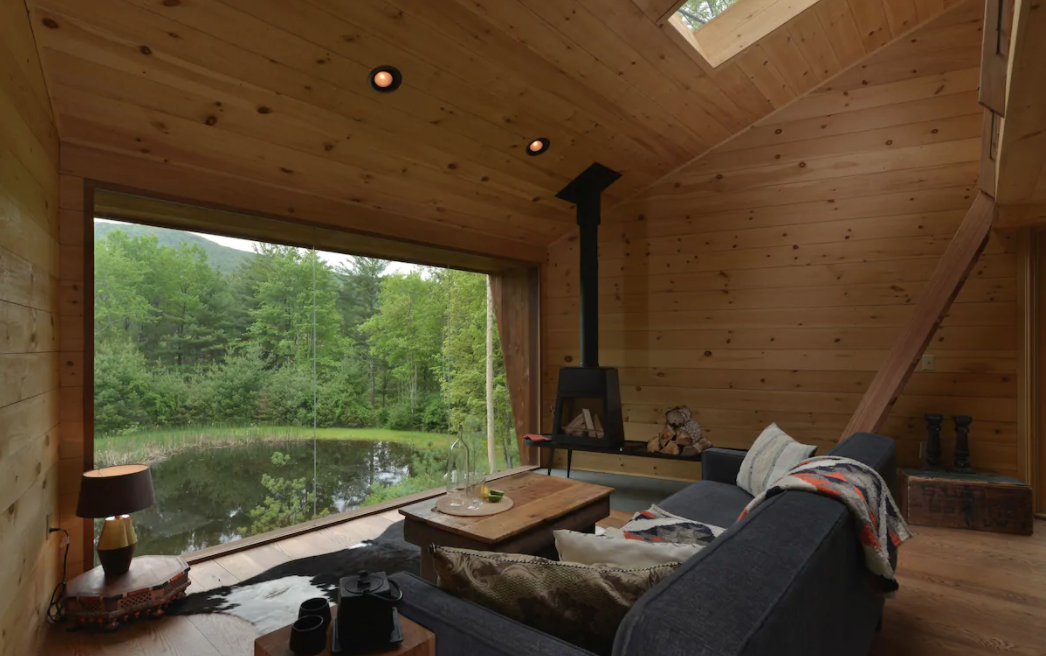10 Best Glass House Airbnbs in the U.S. to Be Immersed in Nature