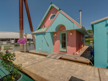 10 Best Floating Airbnbs In The U.S. | Places To Stay In The U.S