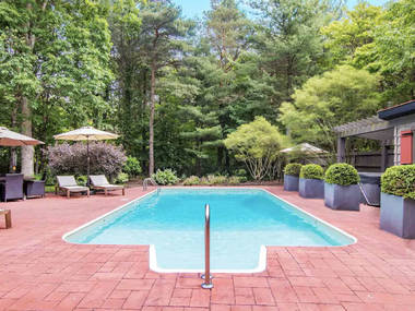 The best Airbnbs with pools near Chicago The best Airbnbs with pools near Chicago