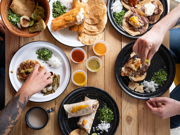 la sirloinería gente comiendo en la sirloinería